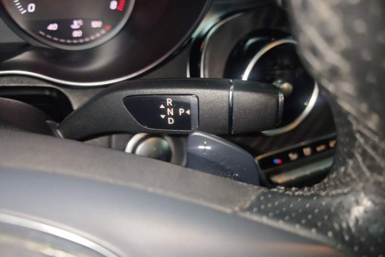 Used Mercedes-Benz C-Class 2017 Facelift C 200 L Sport Edition Gear Lever