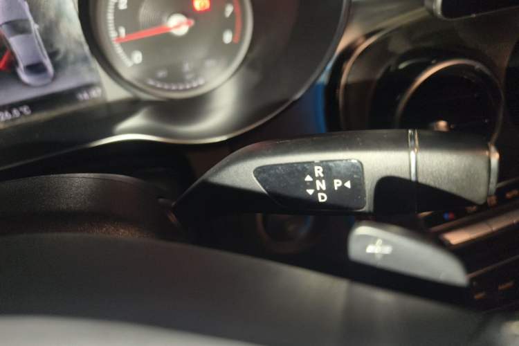 Used Mercedes-Benz C-Class 2017 Facelift C 200 L Sport Edition Gear Lever