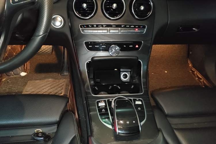 Used Mercedes-Benz C-Class 2017 C 180 L Sport Edition Gear Lever