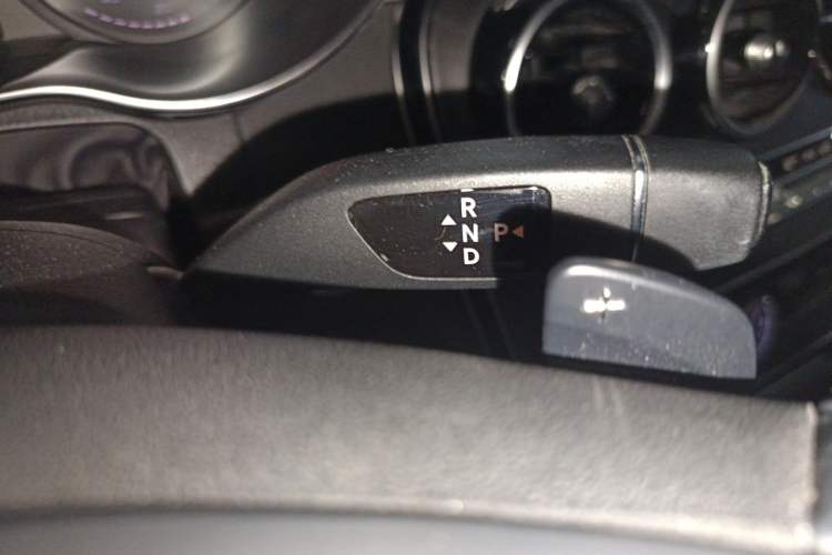 Used Mercedes-Benz C-Class 2017 Facelift C 200 L Sport Edition Gear Lever