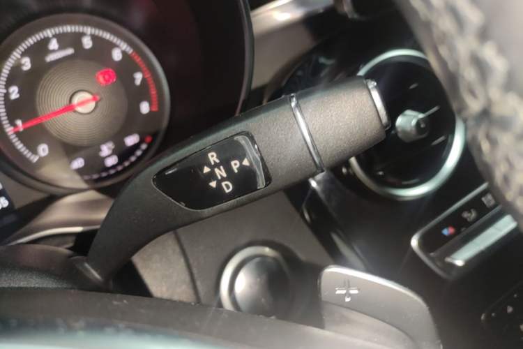Used Mercedes-Benz C-Class 2017 Restyled C 200 Sport Edition Gear Lever