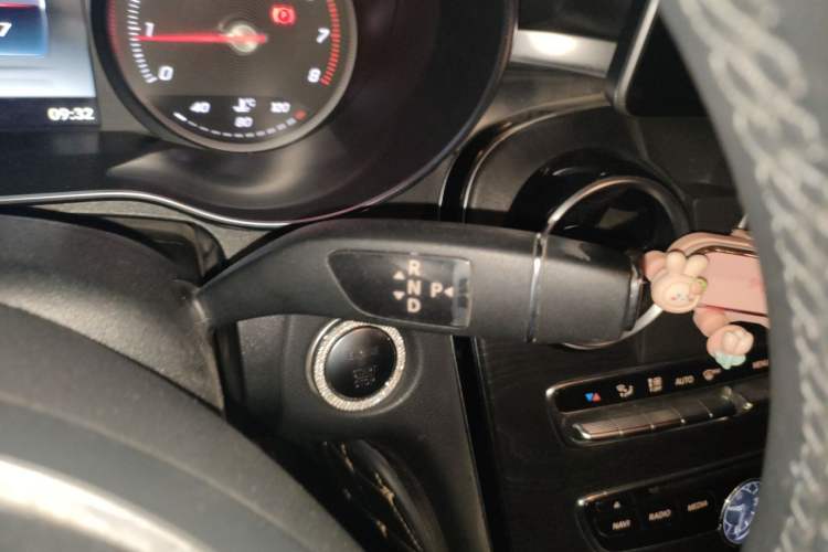 Used Mercedes-Benz C-Class 2017 Facelift C 200 L Sport Edition Gear Lever