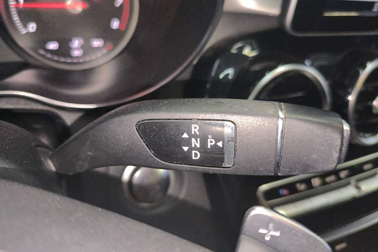 Used Mercedes-Benz C-Class 2017 Restyled C 200 Sport Edition Gear Lever