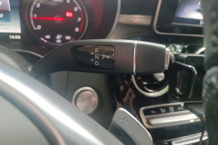 Used Mercedes-Benz C-Class 2017 Restyled C 200 Sport Edition Gear Lever