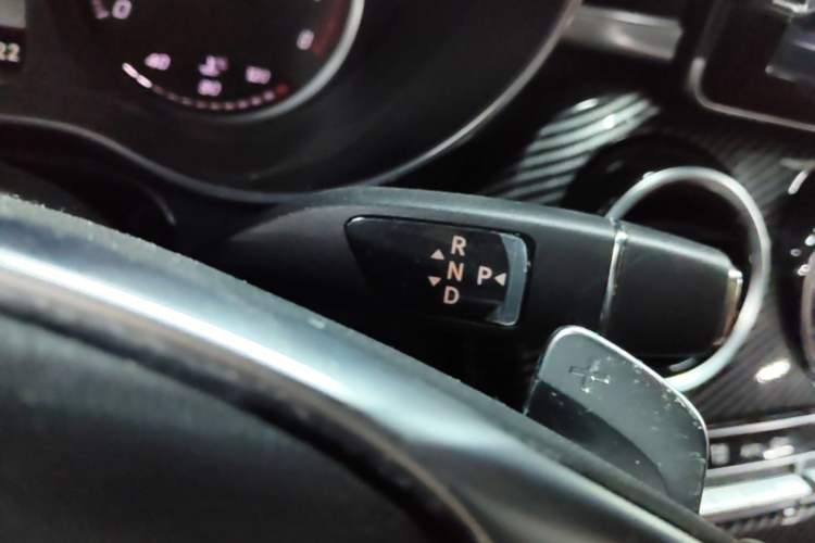 Used Mercedes-Benz C-Class 2017 Restyled C 200 Sport Edition Gear Lever