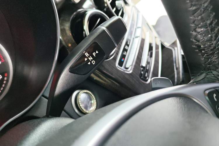 Used Mercedes-Benz C-Class 2017 Restyled C 200 Sport Edition Gear Lever
