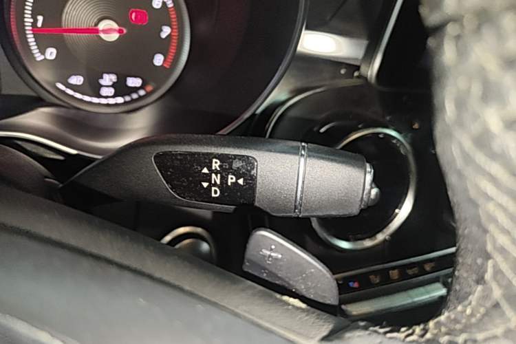 Used Mercedes-Benz C-Class 2017 Facelift C 200 L Sport Edition Gear Lever