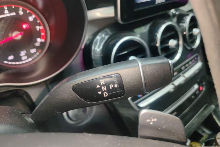 Used Mercedes-Benz C-Class 2017 Restyled C 200 Sport Edition Gear Lever