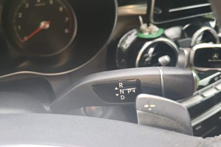 Used Mercedes-Benz C-Class 2017 Restyled C 200 Sport Edition Gear Lever