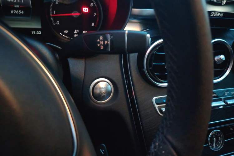 Used Mercedes-Benz C-Class 2017 Facelift C 200 L Sport Edition Gear Lever