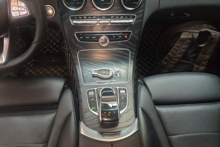 Used Mercedes-Benz C-Class 2017 Facelift C 200 L Sport Edition Gear Lever