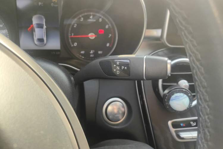 Used Mercedes-Benz C-Class 2017 Facelift C 200 L 4MATIC Sport Edition Gear Lever