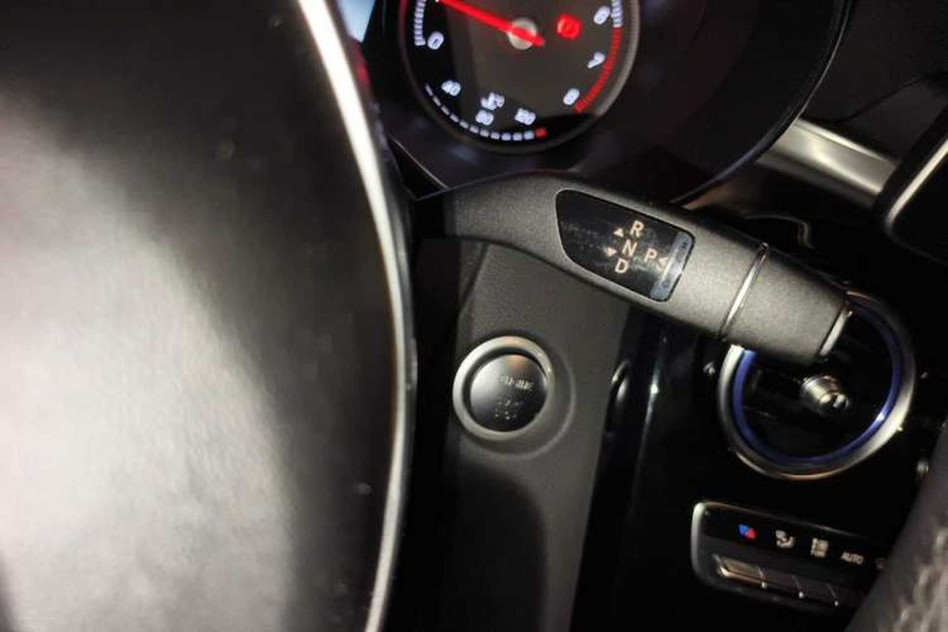 Used Mercedes-Benz C-Class 2017 C 200 Sport Edition Gear Lever