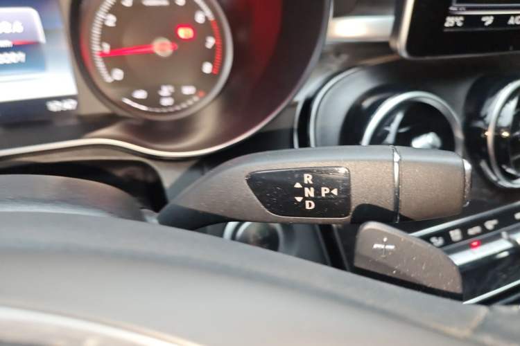 Used Mercedes-Benz C-Class 2017 Restyled C 200 Sport Edition Gear Lever