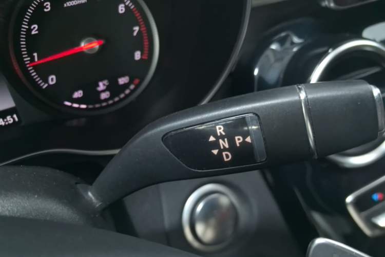 Used Mercedes-Benz C-Class 2017 Restyled C 200 Sport Edition Gear Lever