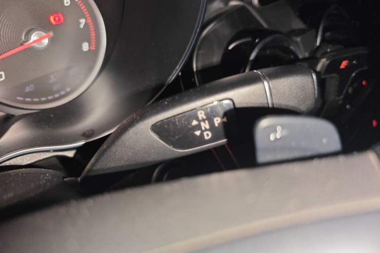 Used Mercedes-Benz C-Class 2017 Restyled C 200 Sport Edition Gear Lever