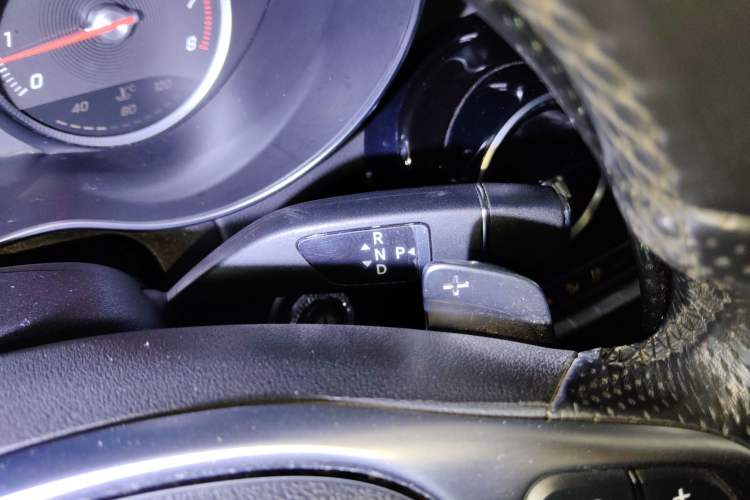 Used Mercedes-Benz C-Class 2017 C 200 Sport Edition Gear Lever