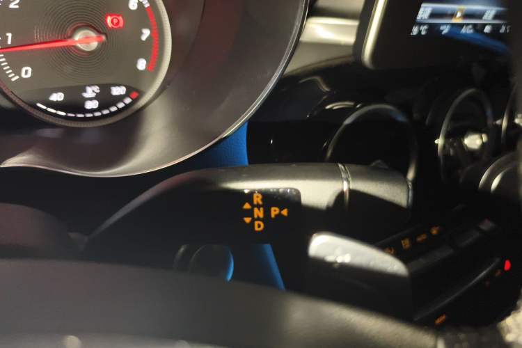 Used Mercedes-Benz C-Class 2017 Restyled C 200 Sport Edition Gear Lever