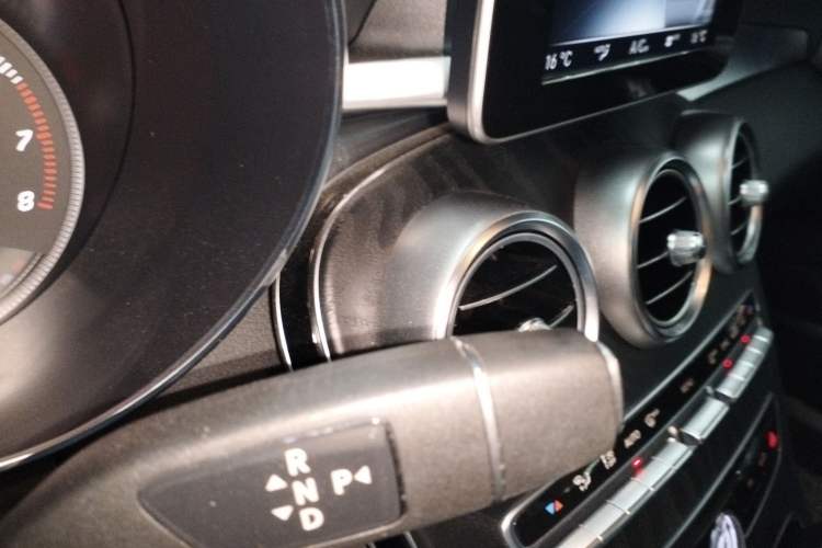 Used Mercedes-Benz C-Class 2017 C 200 station wagon Gear Lever
