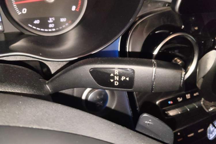 Used Mercedes-Benz C-Class 2017 Restyled C 200 Sport Edition Gear Lever
