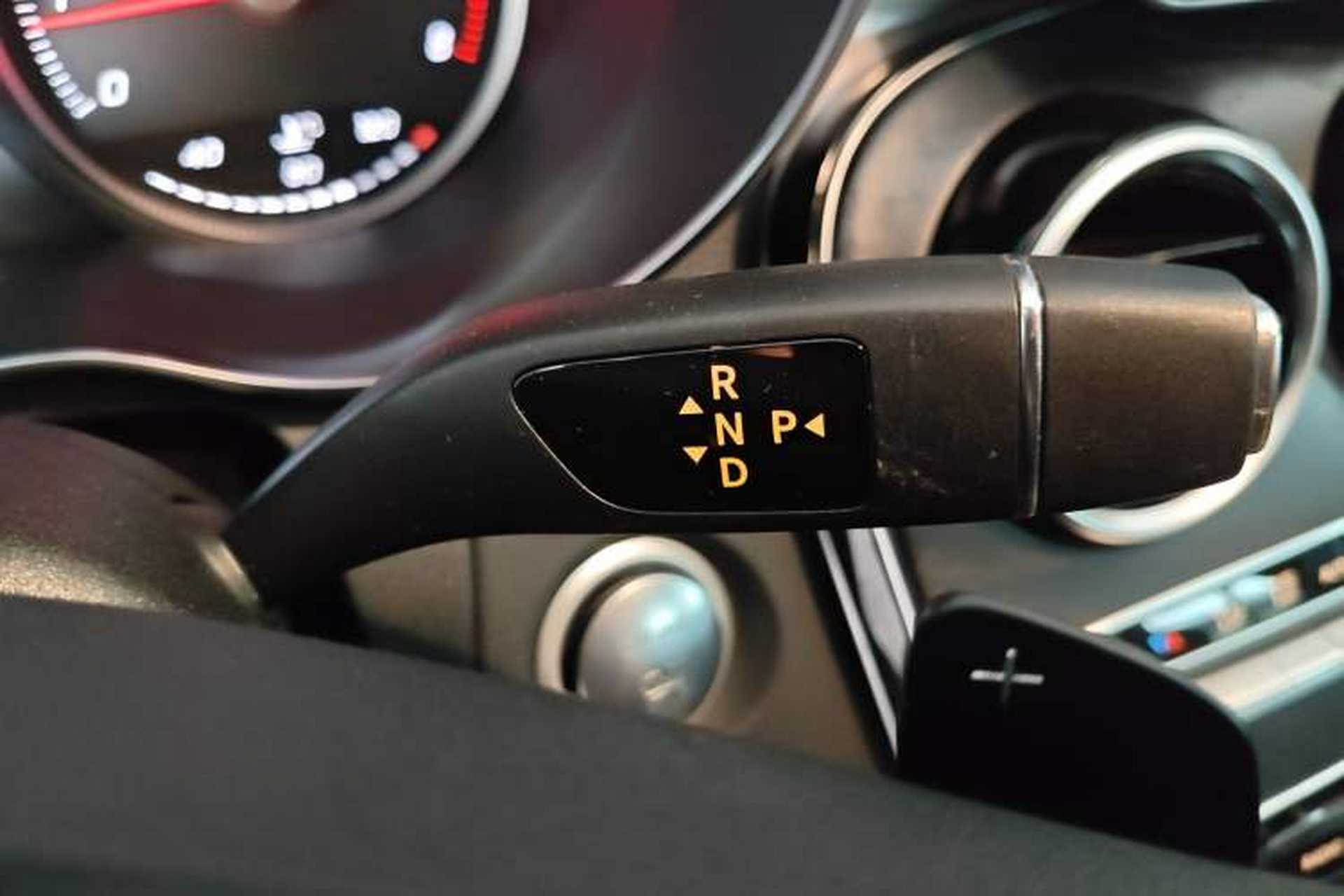Used Mercedes-Benz C-Class 2017 Facelift C 200 L Sport Edition Gear Lever