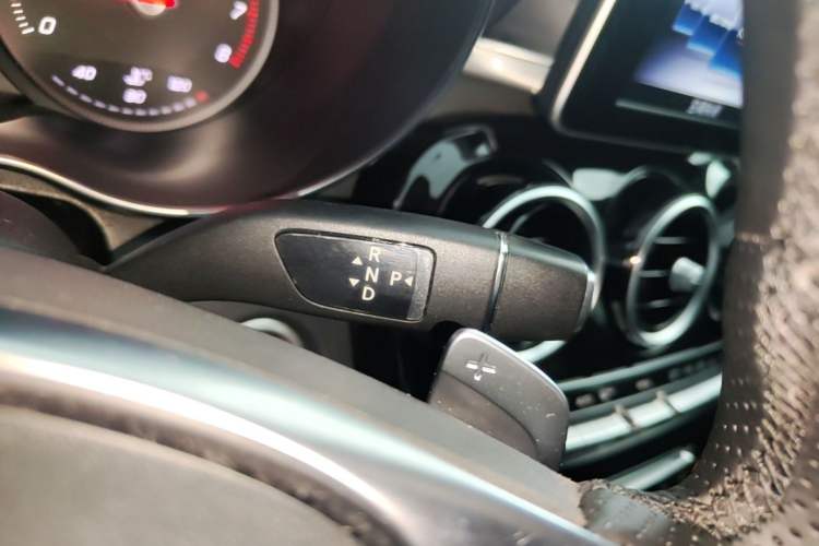 Used Mercedes-Benz C-Class 2017 Restyled C 200 Sport Edition Gear Lever