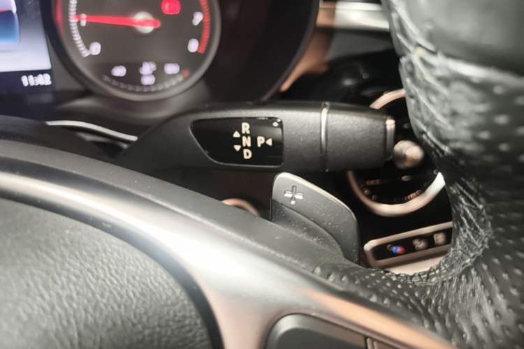 Used Mercedes-Benz C-Class 2017 Restyled C 200 Sport Edition Gear Lever