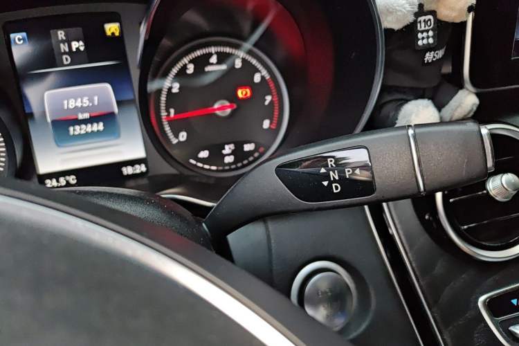 Used Mercedes-Benz C-Class 2017 Facelift C 200 L Sport Edition Gear Lever