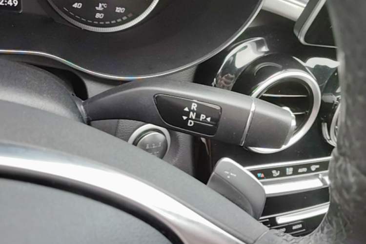 Used Mercedes-Benz C-Class 2017 Restyled C 200 Sport Edition Gear Lever