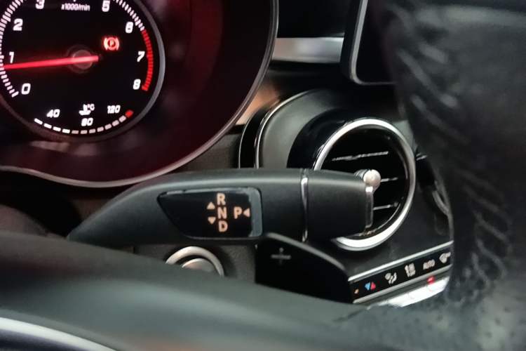 Used Mercedes-Benz C-Class 2017 Facelift C 200 L Sport Edition Gear Lever