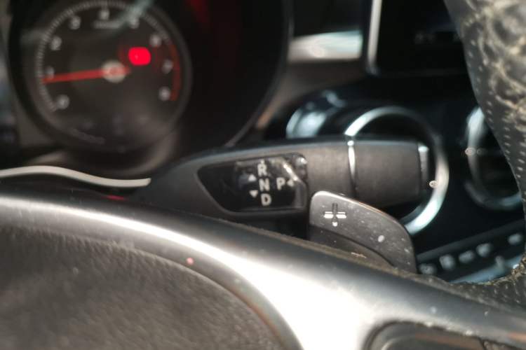 Used Mercedes-Benz C-Class 2017 Restyled C 200 Sport Edition Gear Lever