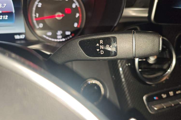 Used Mercedes-Benz C-Class 2017 Restyled C 200 Sport Edition Gear Lever