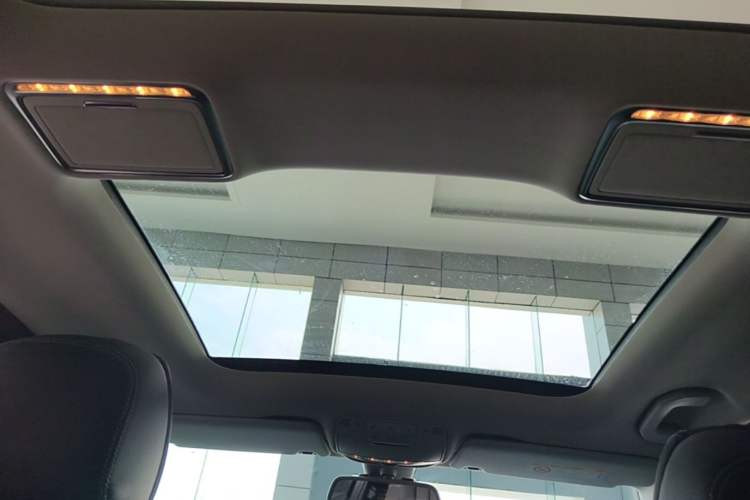 Used Mercedes-Benz C-Class 2017 Facelift C 200 L Sport Edition Headliner