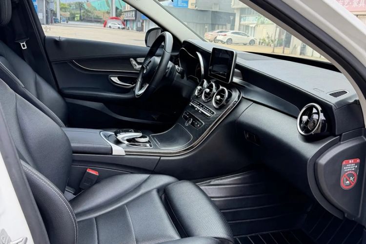 Used Mercedes-Benz C-Class 2017 C 200 L Sport Edition Interior 1