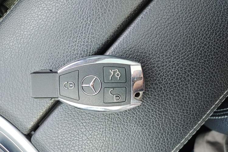 Used Mercedes-Benz C-Class 2017 Facelift C 200 L Sport Edition Interior 1