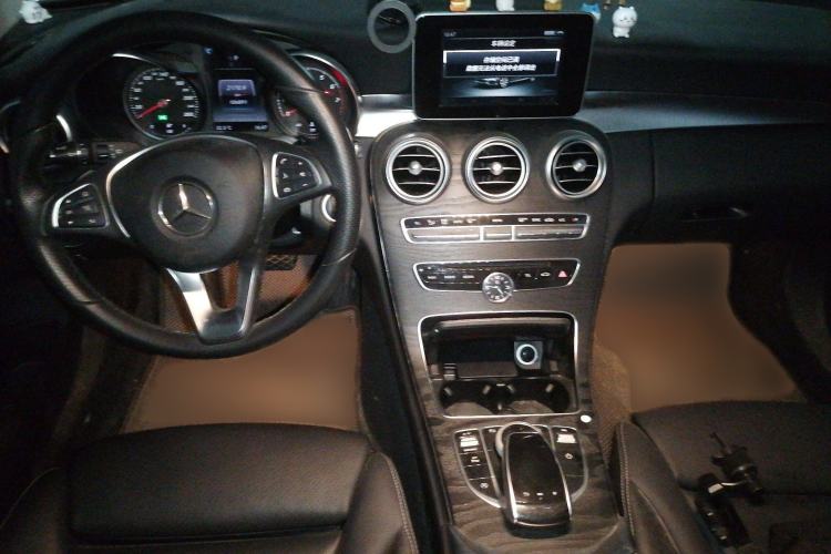 Used Mercedes-Benz C-Class 2017 Facelift C 180 Estate Interior 2