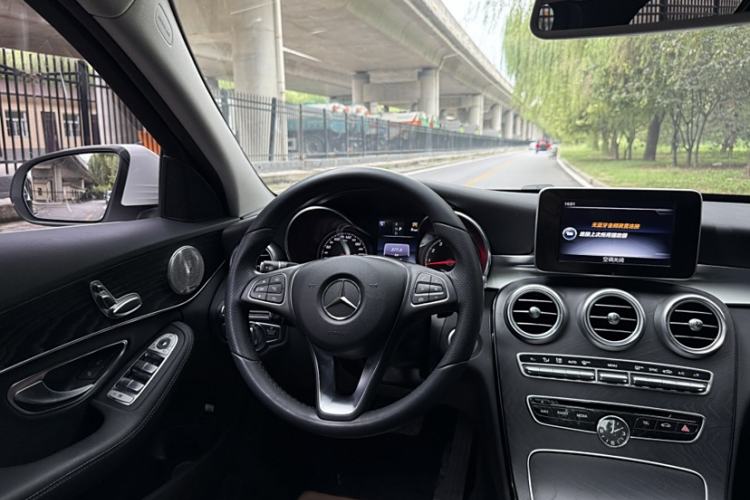 Used Mercedes-Benz C-Class 2017 Facelift C 200 Station Wagon Interior 2