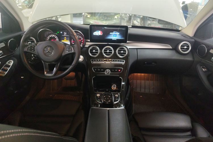 Used Mercedes-Benz C-Class 2017 Facelift C 200 L Interior 2