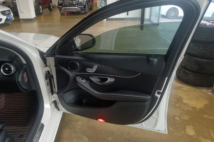 Used Mercedes-Benz C-Class 2017 C 200 station wagon Interior 2