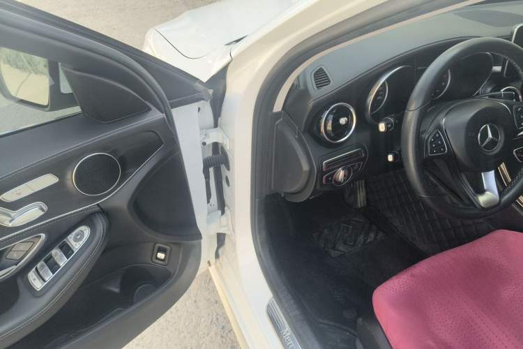 Used Mercedes-Benz C-Class 2017 Facelift C 200 L Sport Edition Interior 3