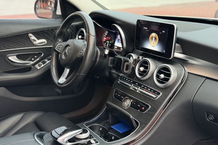 Used Mercedes-Benz C-Class 2017 C 200 station wagon Interior 3
