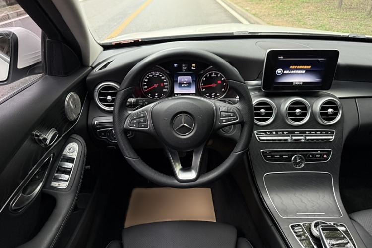 Used Mercedes-Benz C-Class 2017 Facelift C 200 Station Wagon Interior 3