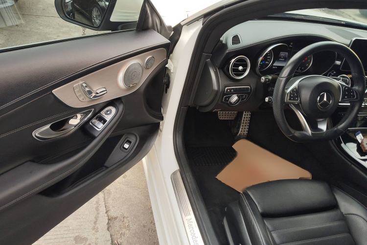 Used Mercedes-Benz C-Class 2017 Facelift C 300 Coupe Interior 3