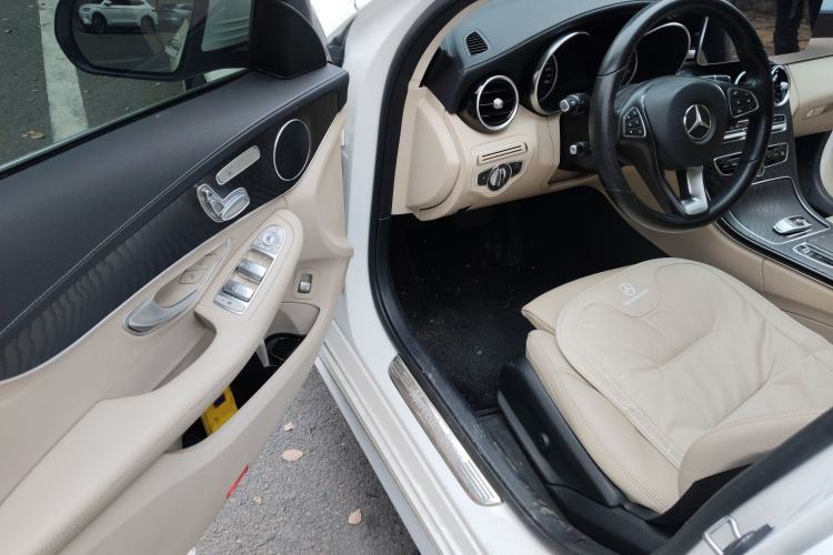 Used Mercedes-Benz C-Class 2017 Facelift C 200 L Sport Edition Interior 3