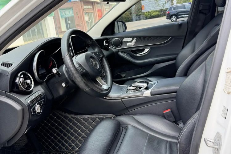 Used Mercedes-Benz C-Class 2017 C 200 L Sport Edition Interior 4