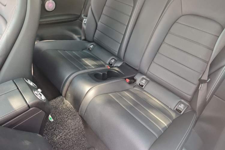 Used Mercedes-Benz C-Class 2017 Facelift C 200 Coupe Interior 4
