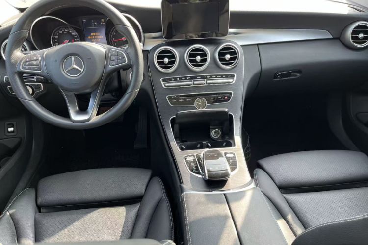 Used Mercedes-Benz C-Class 2017 C 200 station wagon Interior 4