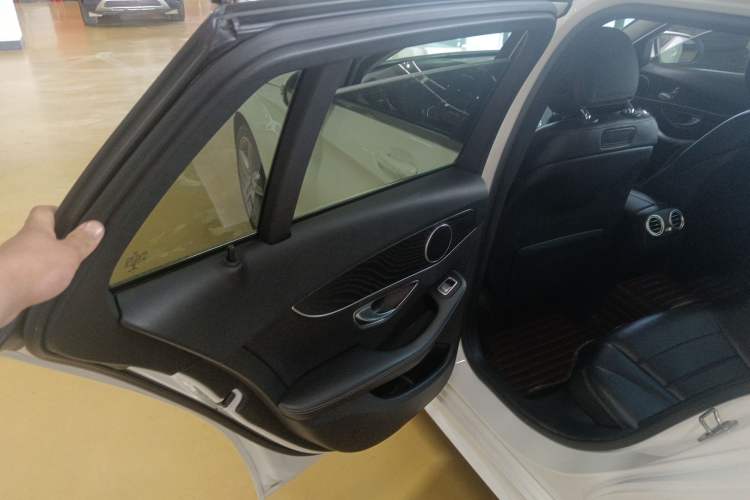 Used Mercedes-Benz C-Class 2017 C 200 station wagon Interior 5