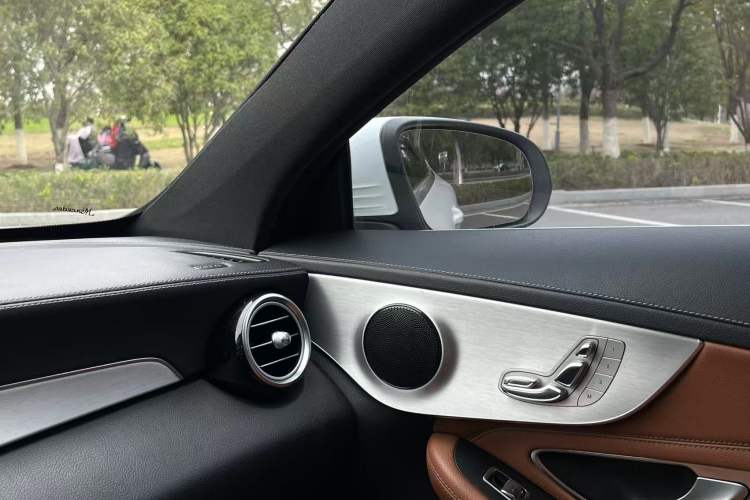 Used Mercedes-Benz C-Class 2017 C 200 4MATIC Coupe Interior 6