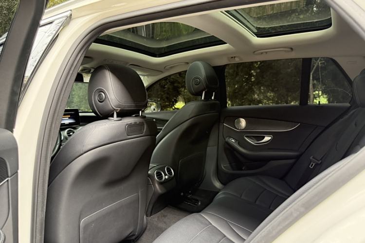 Used Mercedes-Benz C-Class 2017 Facelift C 200 Station Wagon Interior 6